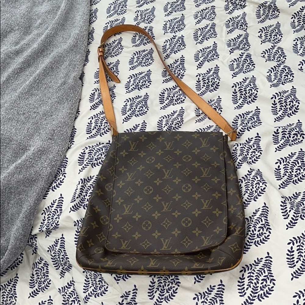 Authentic Guaranteed Louis Vuitton Purse Satchel